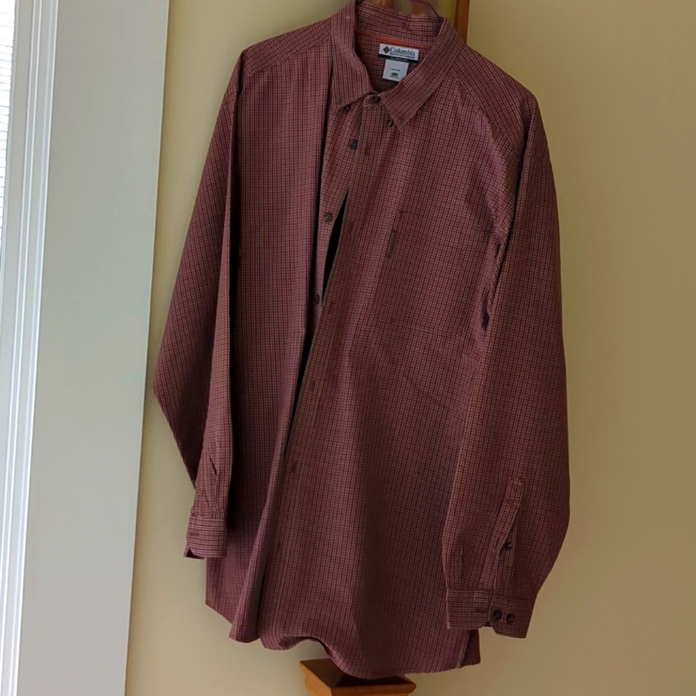 Columbia long sleeve button down shirt. 2XT . One front pocket